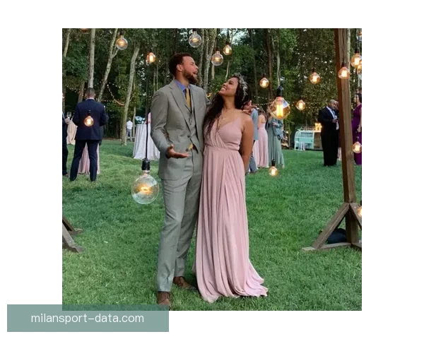 库嫂澄清早年言论称库里非理想型实为自认配不上他