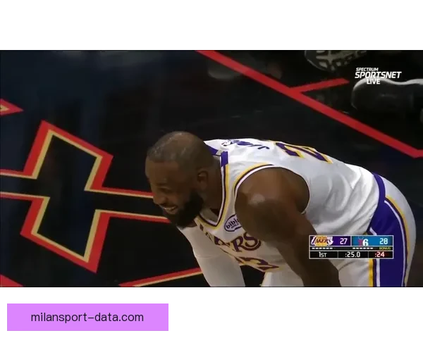 詹姆斯昨日惊艳劈扣起跳三点二米入网时速近五十公里